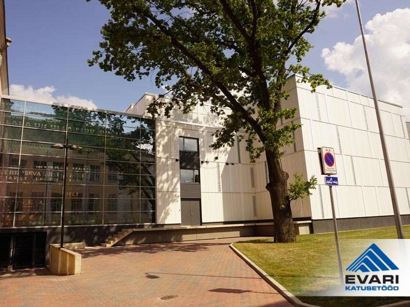 Vahtpolüsterool EPS 60 Silver soojustusega Eesti Kirjandusmuuseumi juurdeehituse lamekatus Tartus