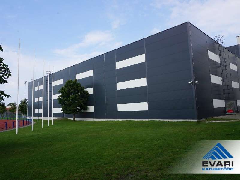 Haapsalu Spordihoone lamekatuse paigaldus