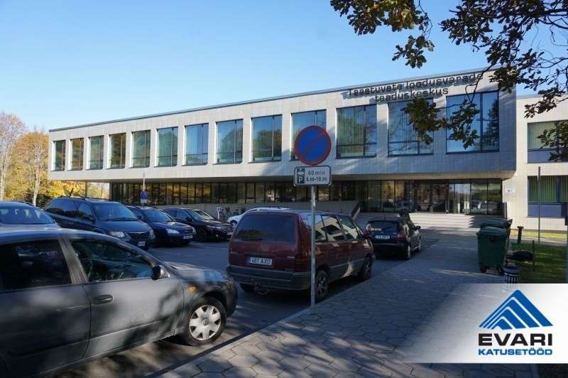 Eesti Maaülikooli metsamaja D-korpuse katused soojustati vahtpolüsterooliga EPS 60